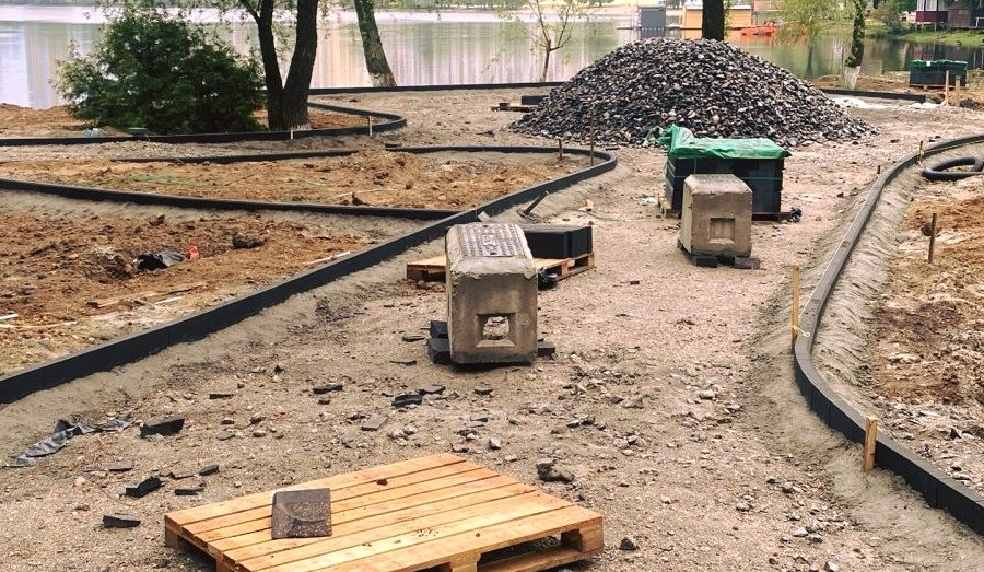 В Оболонському районі Києва проводять масштабний ремонт парку на Прирічній