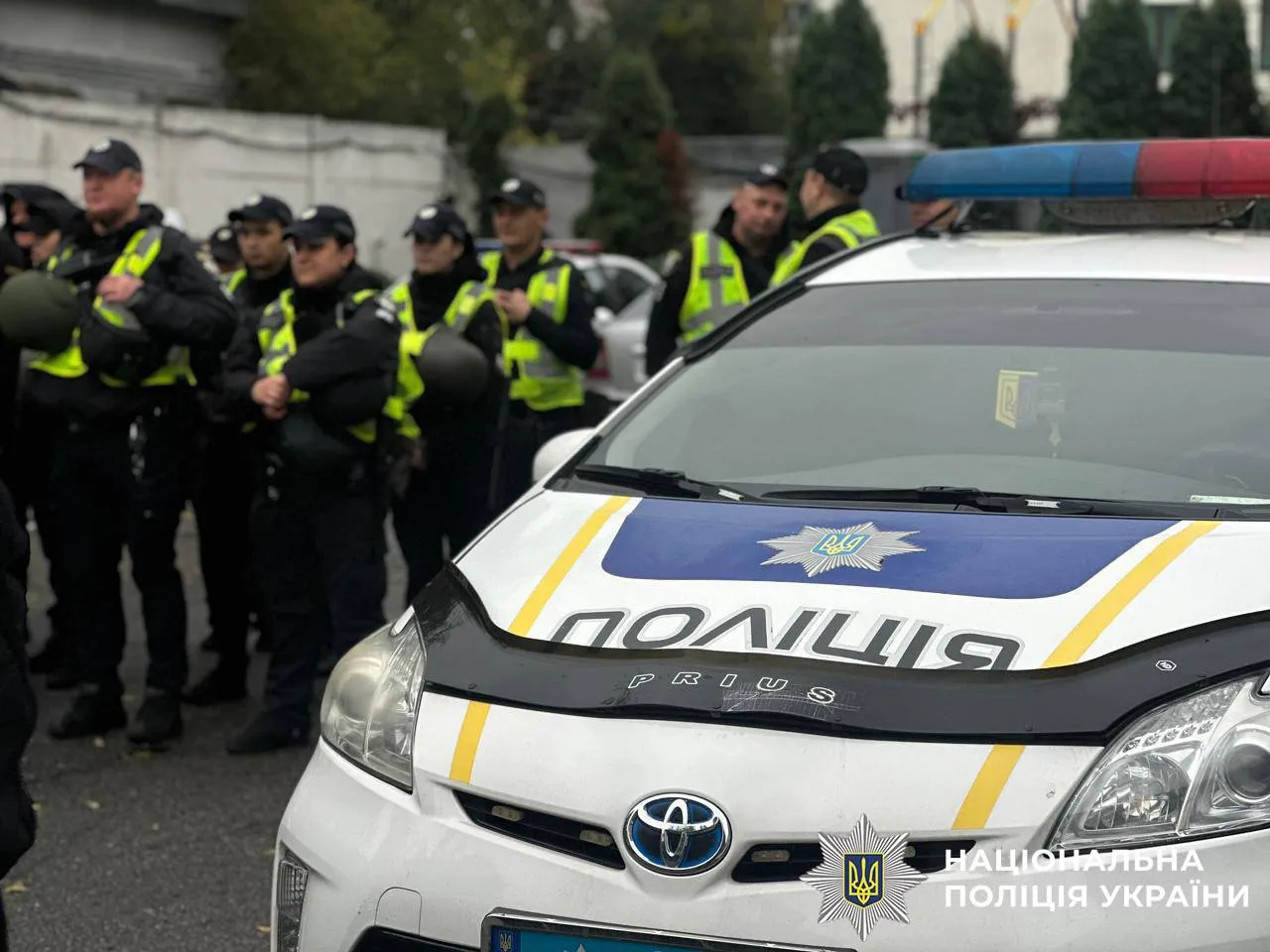 В Обухові неповнолітні слухали російську музику на Алеї Слави
