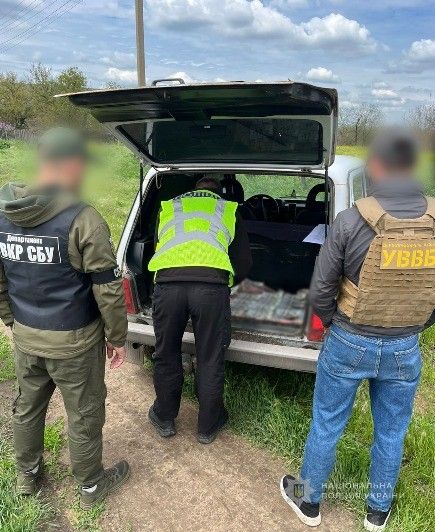 В Одеській області правоохоронці затримали трьох чоловіків за спробу підкупу …