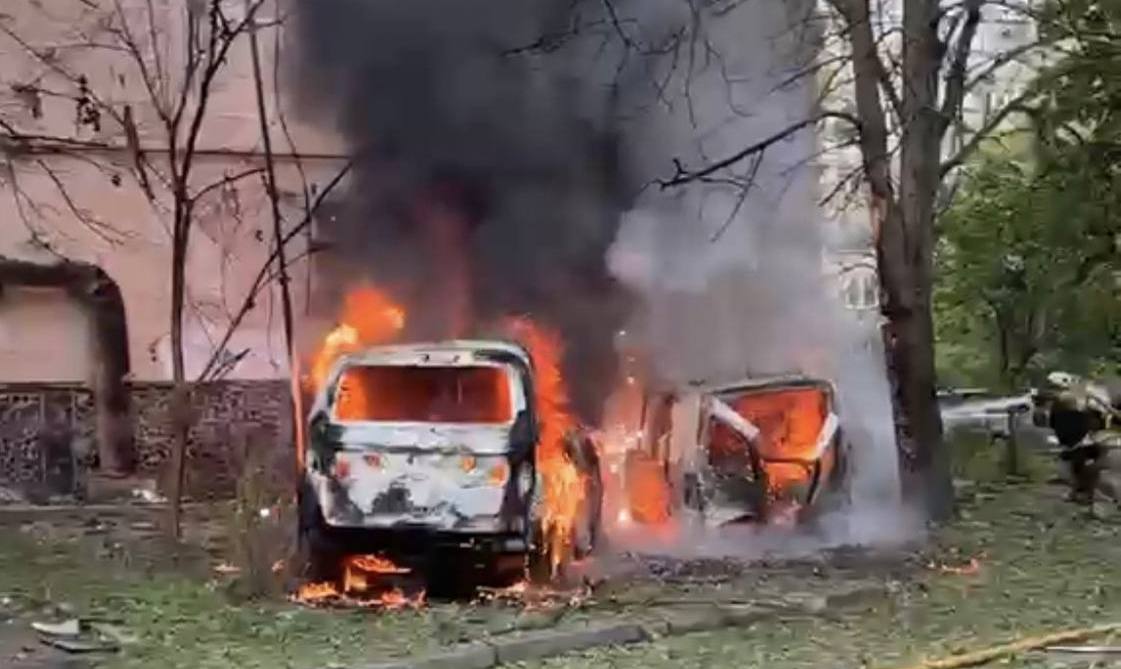 В Одесі внаслідок атаки БпЛА пошкоджено багатоповерхівку та автомобілі