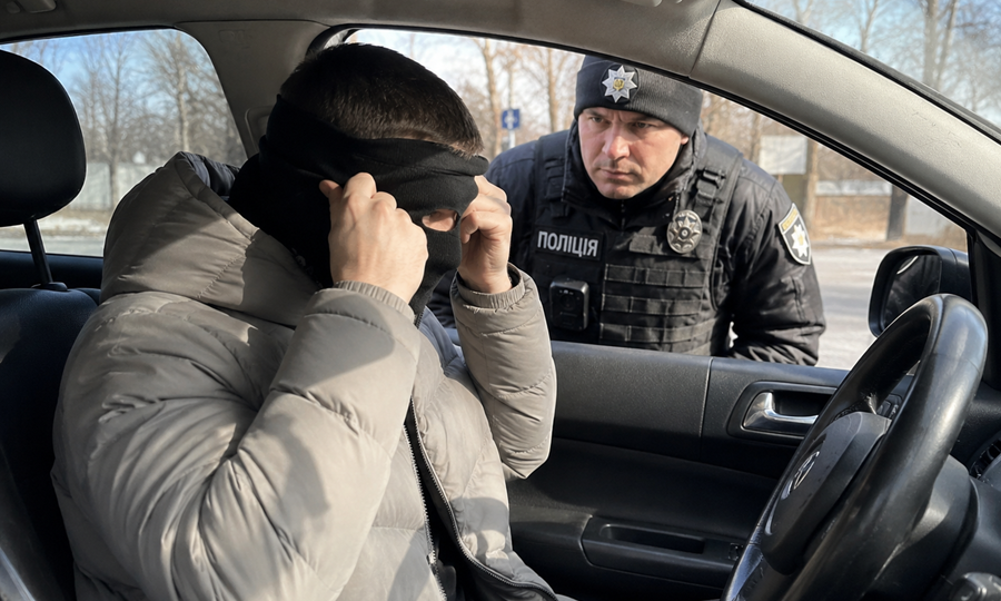 В Одесі водій без посвідчення після зупинки поліцією зачинився в …