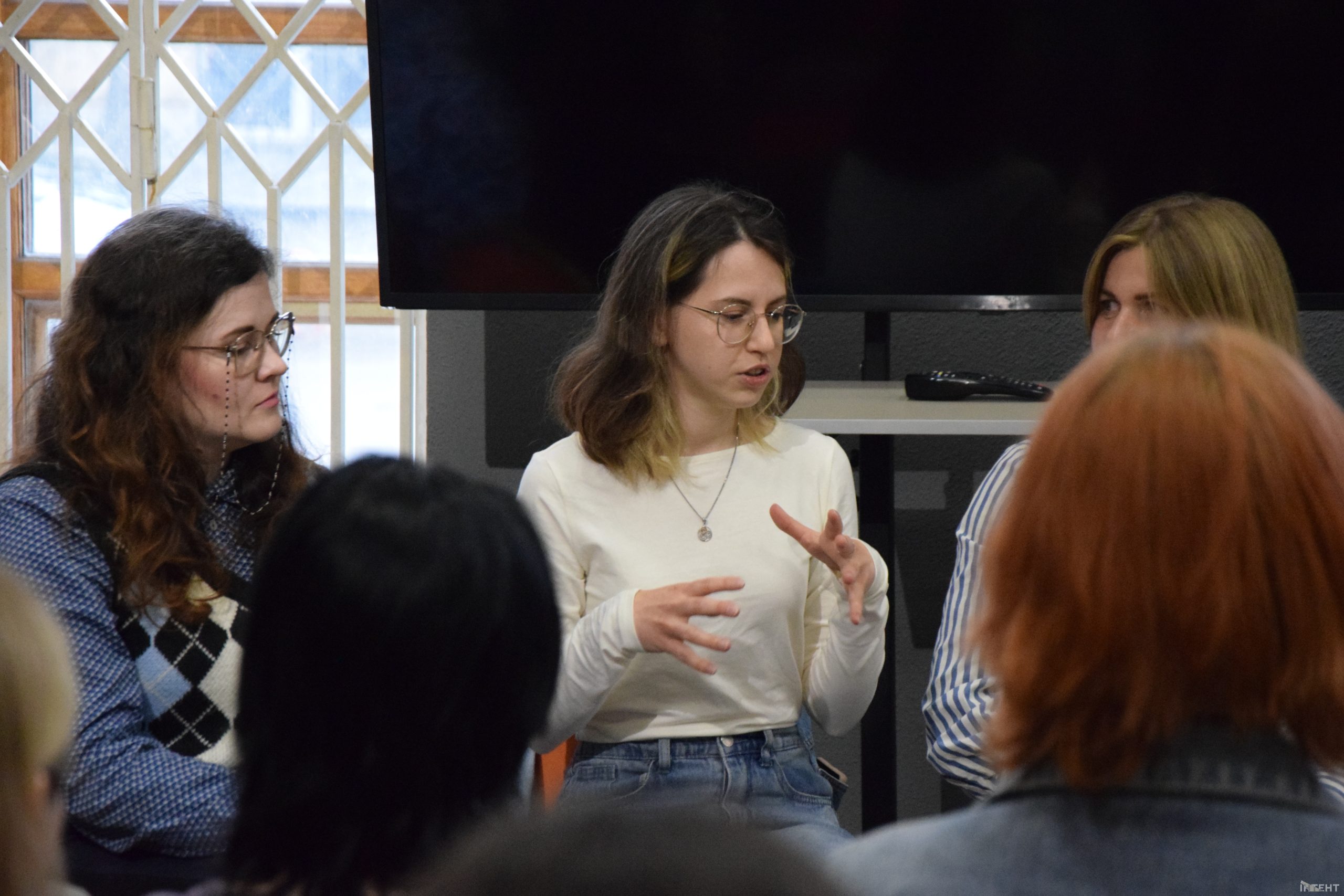 В Одесі обговорювали відображення квір-спільнот і жінок у сучасній українській …