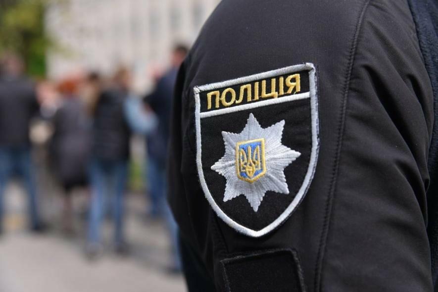 В Одесі поліція шукає дівчину, яка жбурляла собаку на повідку