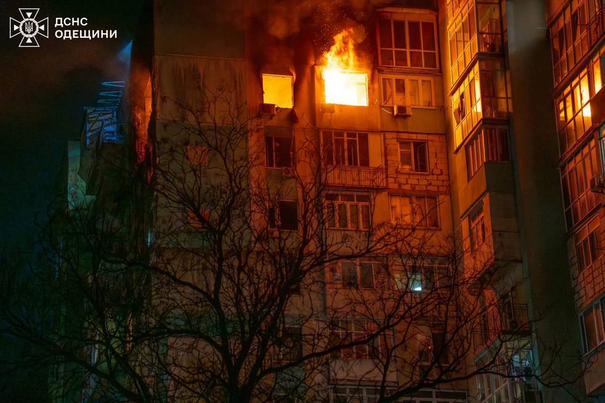 В Одесі російські безпілотники поцілили по житловій забудові: є постраждалі