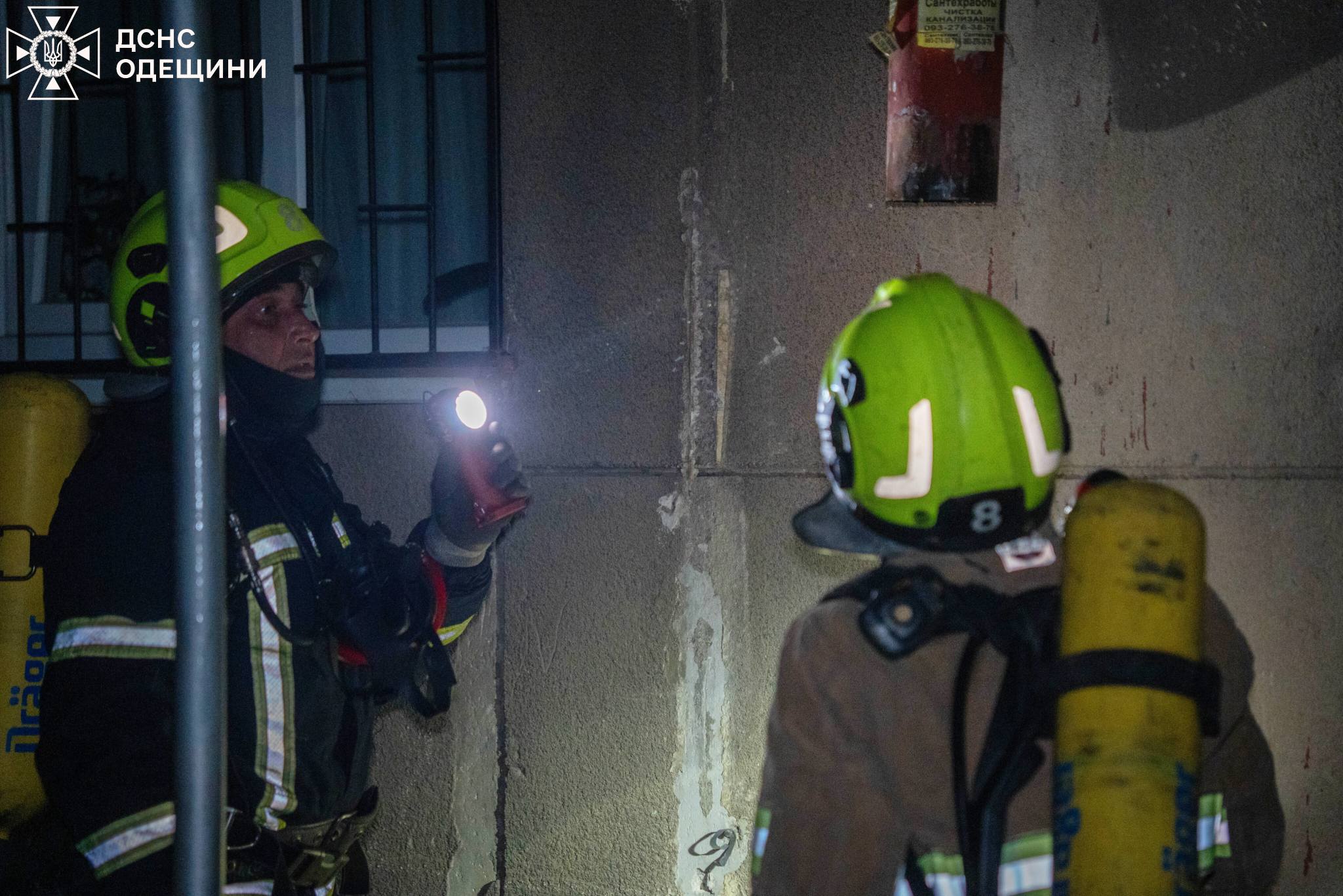 В Одесі рятувальники евакуювали мешканців п’ятиповерхівки через небезпеку вибуху газу