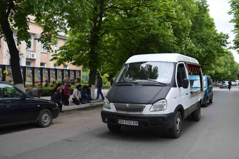 В Олександрівці провели в останню путь загиблого військового (фото)