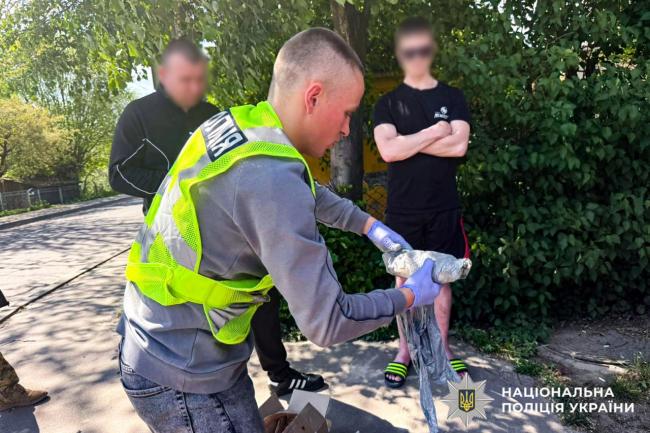 В Острозі затримали дилера з кілограмом психотропів