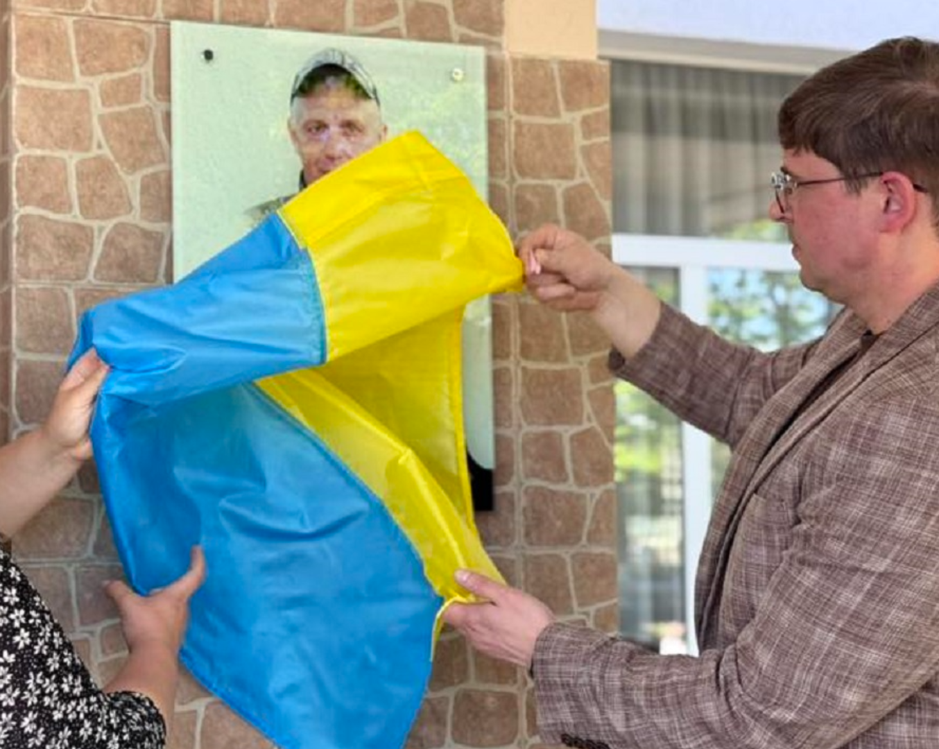 В Тужилові на Івано-Франківщині встановили меморіальну дошку загиблому нацгвардійцю Богдану …