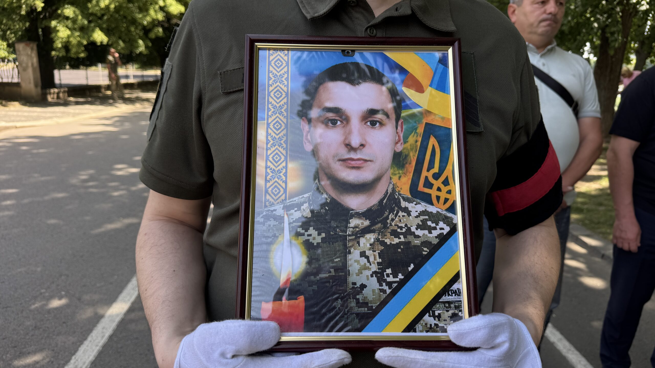 В Ужгороді попрощалися із військовослужбовцем Олександром Ячієм