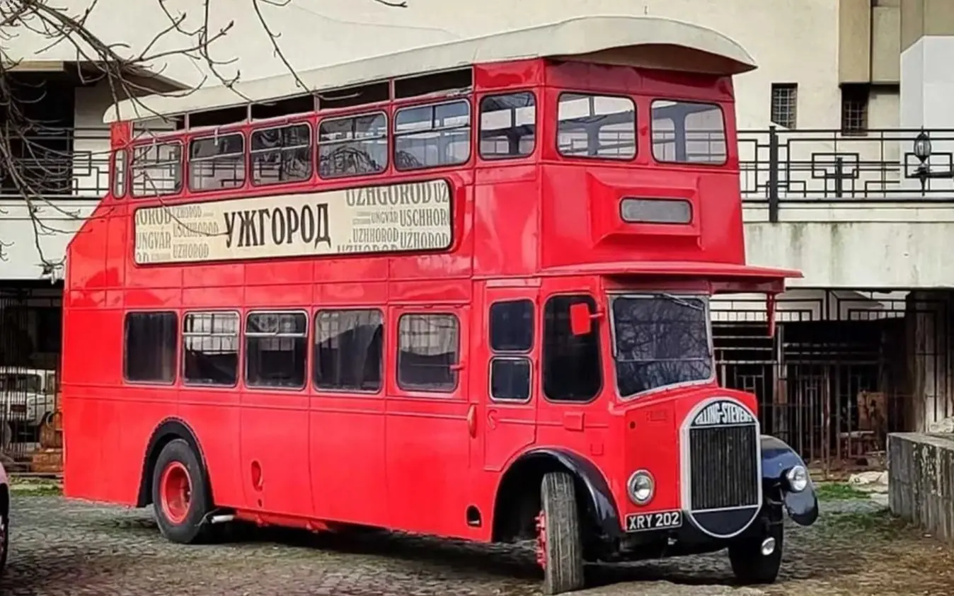 В Ужгороді продають легендарний двоповерховий автобус Leyland Titan із Британії. …