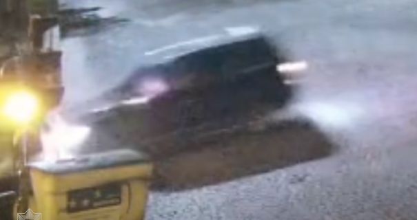 В Ужгороді після ДТП водій зняв номери й утік: авто …