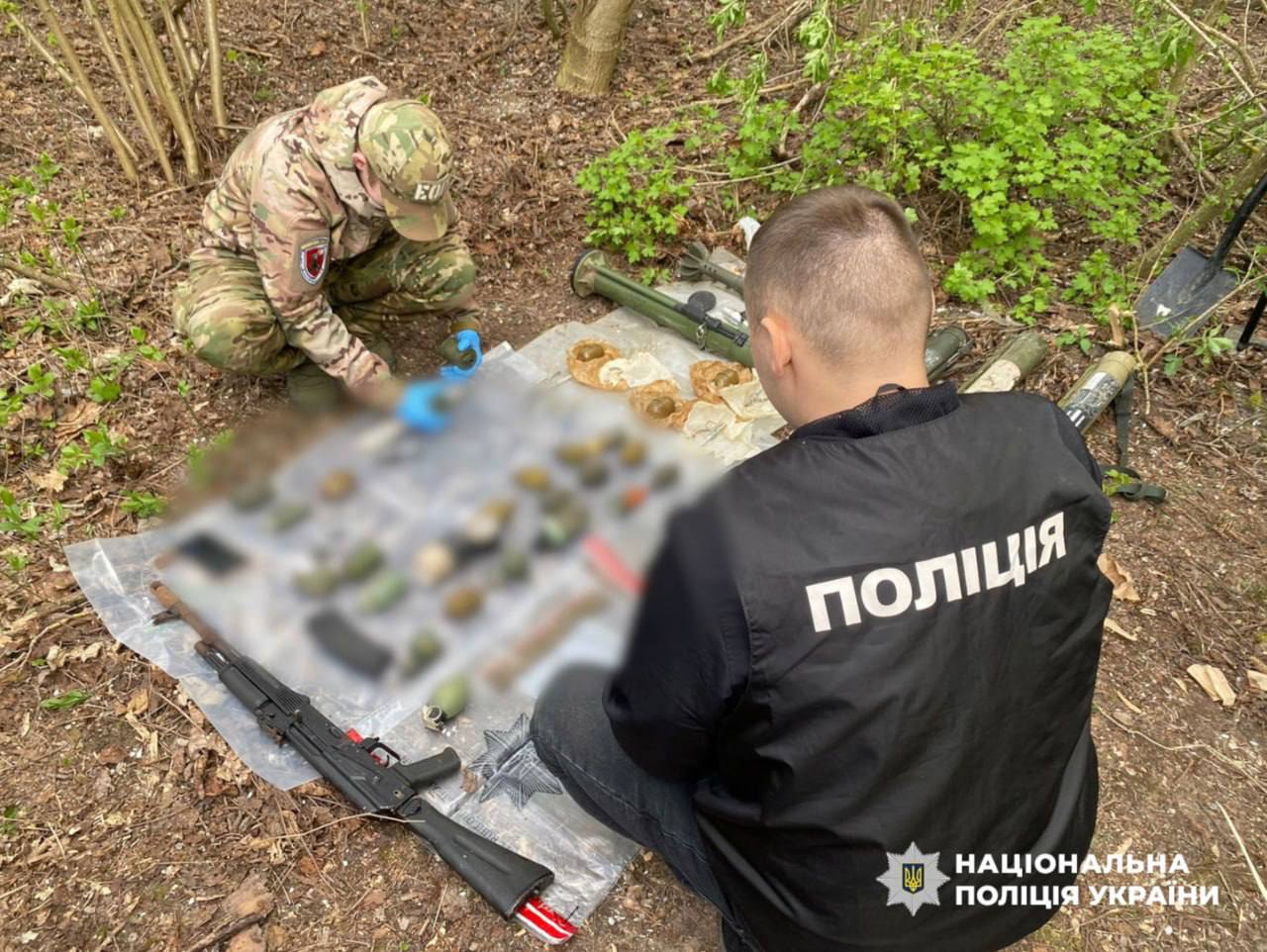 В Україні накрили 20 схронів: вилучено понад 1000 одиниць зброї