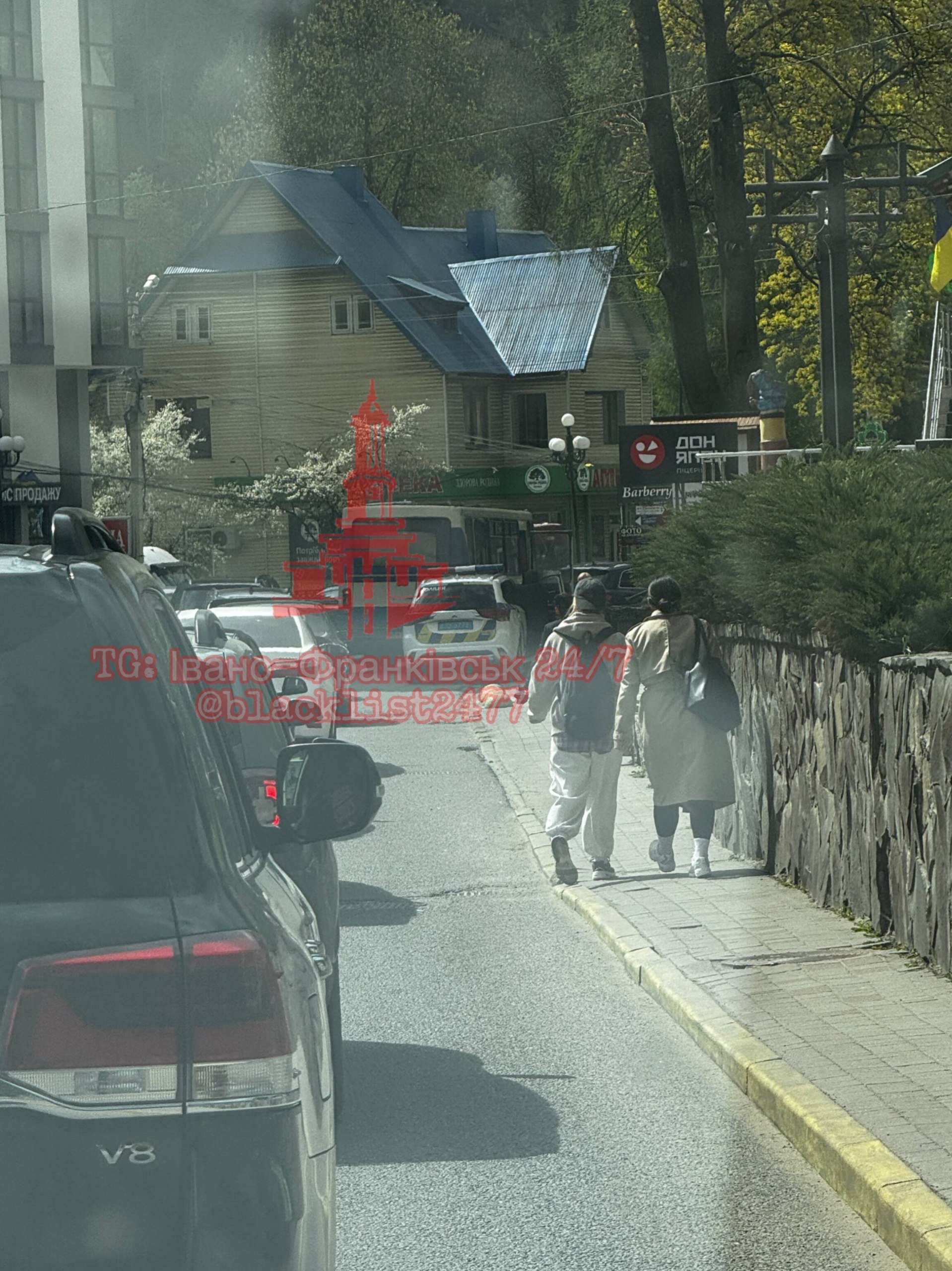 В Яремче авто поліції протаранило автобус з пасажирами: перше фото …