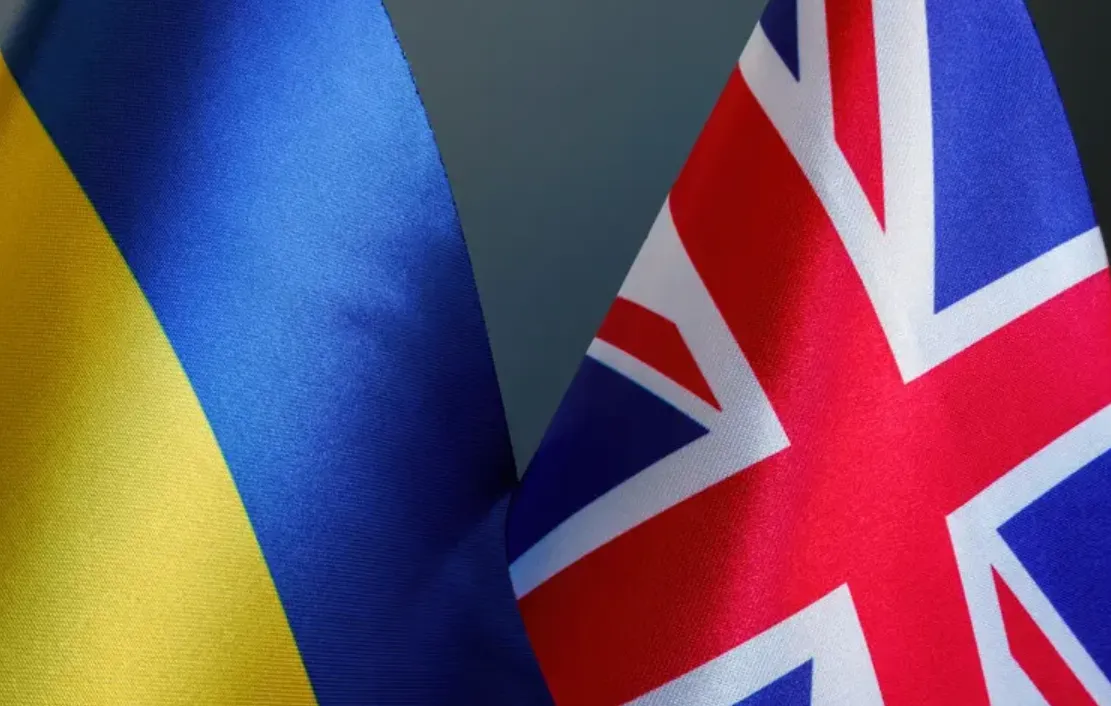 В британському Ессексі з будівлі ради зняли український прапор після …