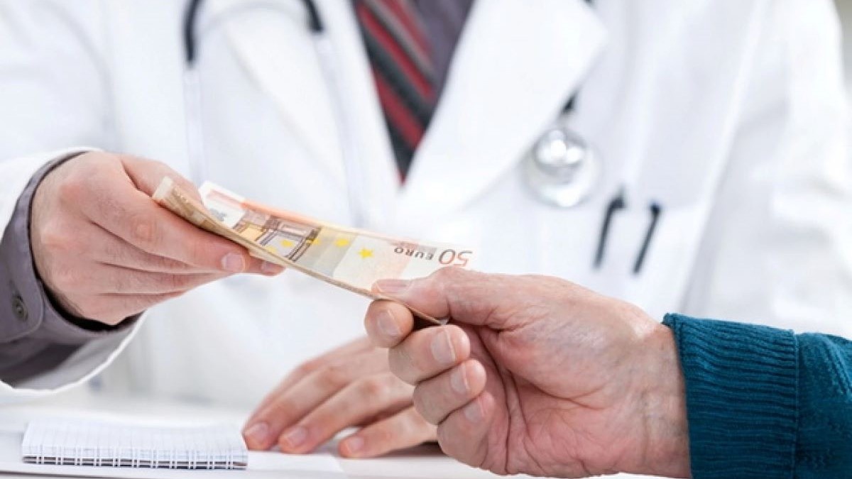 У п’яти одеських лікарнях викрили схему з фіктивними меддовідками для …