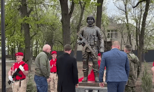 В окупованому Мелітополі встановили пам’ятник російським загарбникам (ВІДЕО)