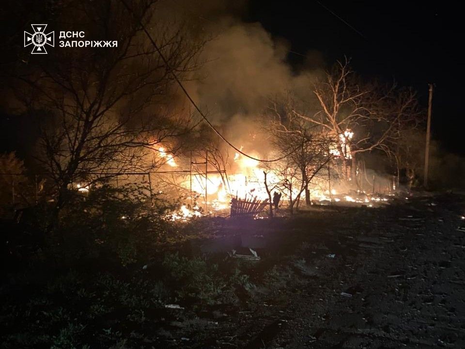 В передмісті Запоріжжя палали житлові будинки через російські обстріли