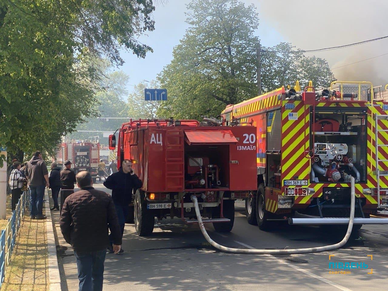 В центрі Ізмаїла горять заклади харчування