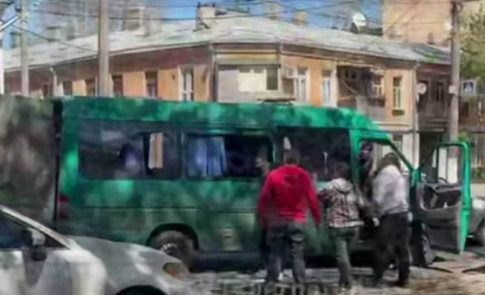 В центрі Одеси напали на бусик ТЦК – троє мобілізованих …