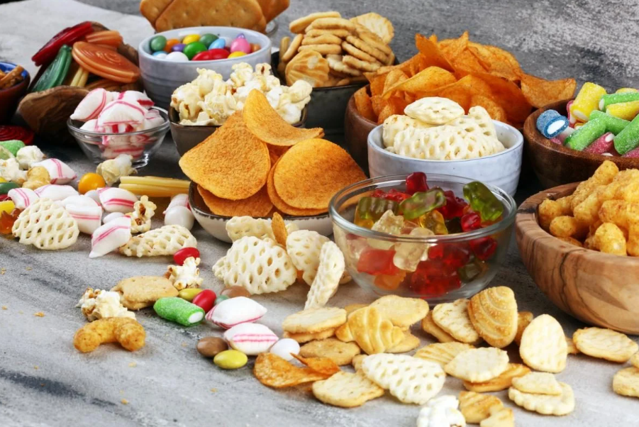 Гастроентерологи назвали продукти, які найбільше шкодять кишківнику