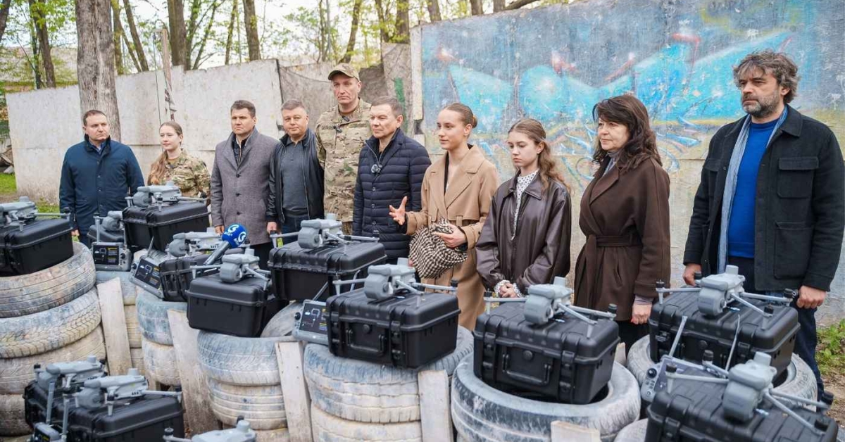 «Генерал Черешня» йде у бій: вінницькі школярі допомогли озброїти захисників …
