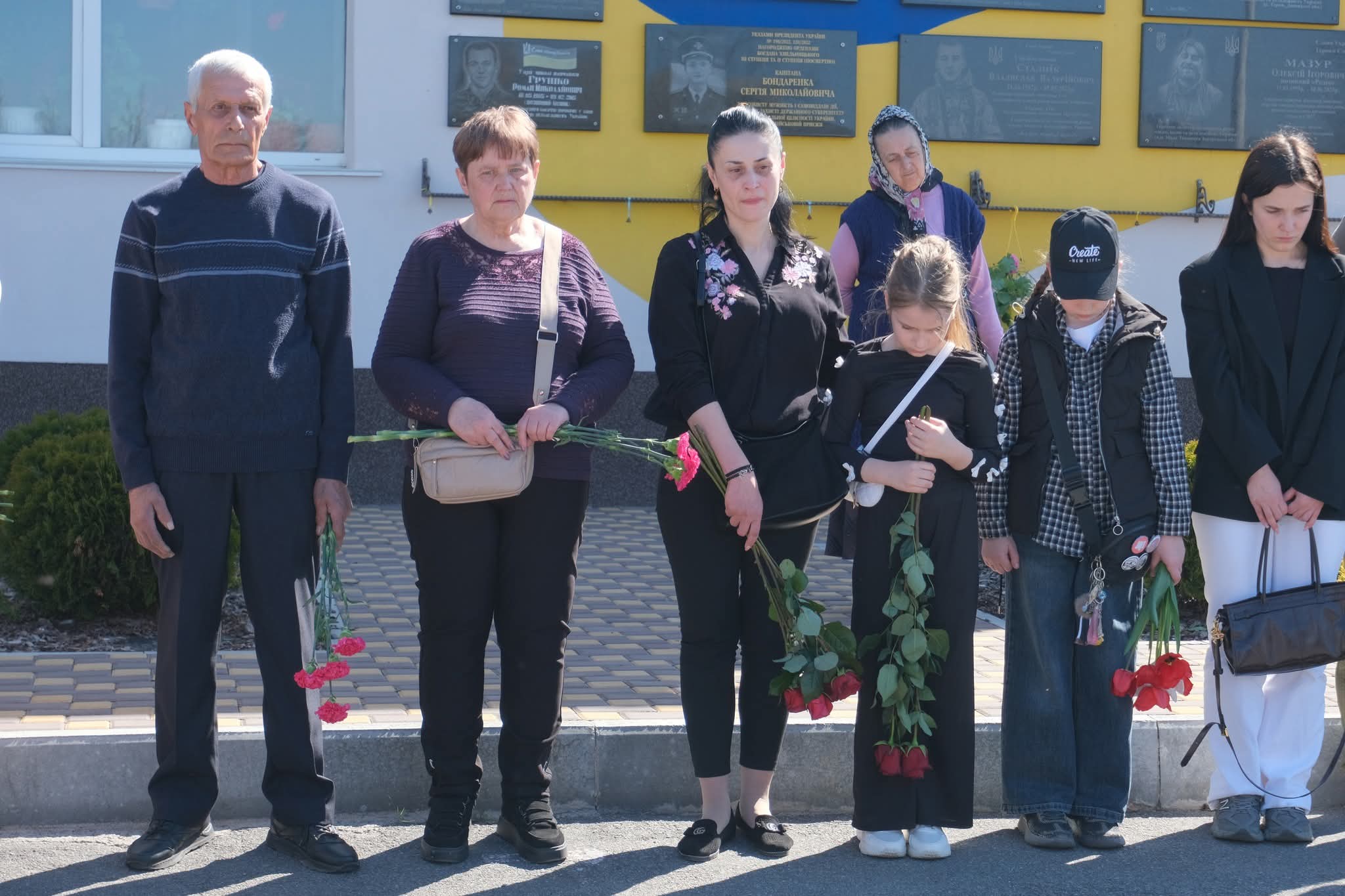 Герої не вмирають: у Липовецькій громаді відбулася лінійка Пам’яті Владислава …