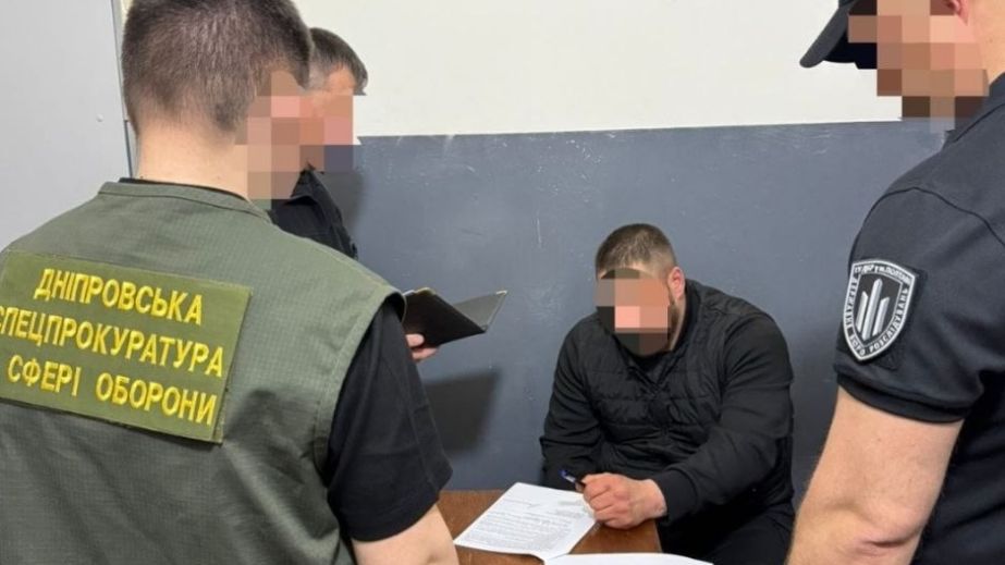 Глумлення, катування та дезертирство: у Дніпрі затримали військового за жорстоке …