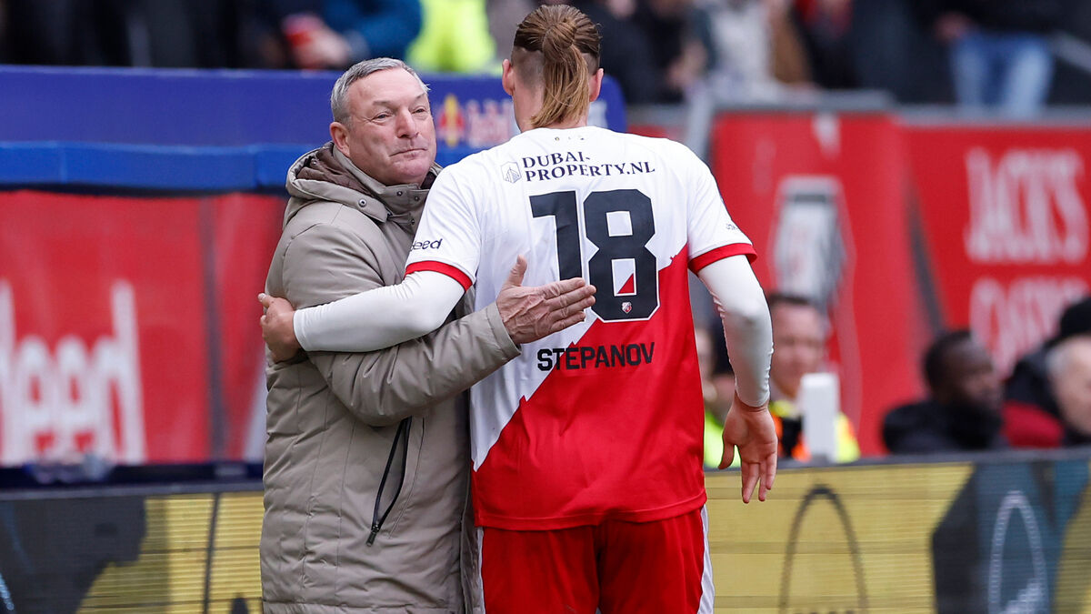 Степанов був незадоволений ранньою заміною? Головний тренер Утрехта поставив крапку …