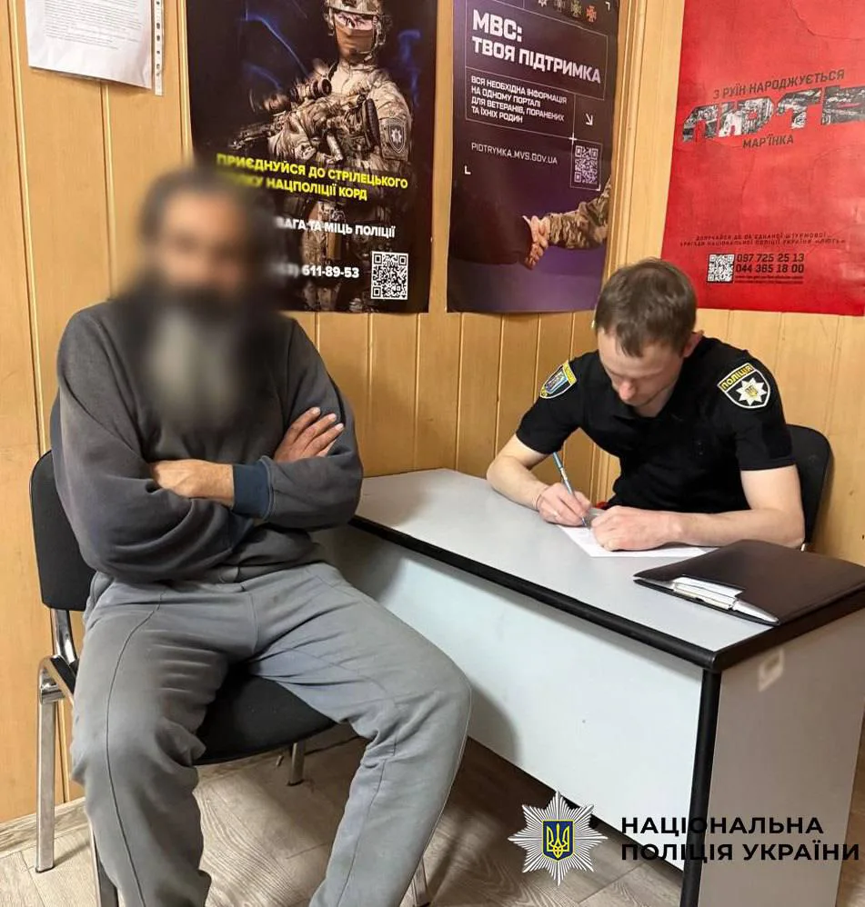 Голяка гуляв столичним Хрещатиком - поліція склала на чоловіка протокол …
