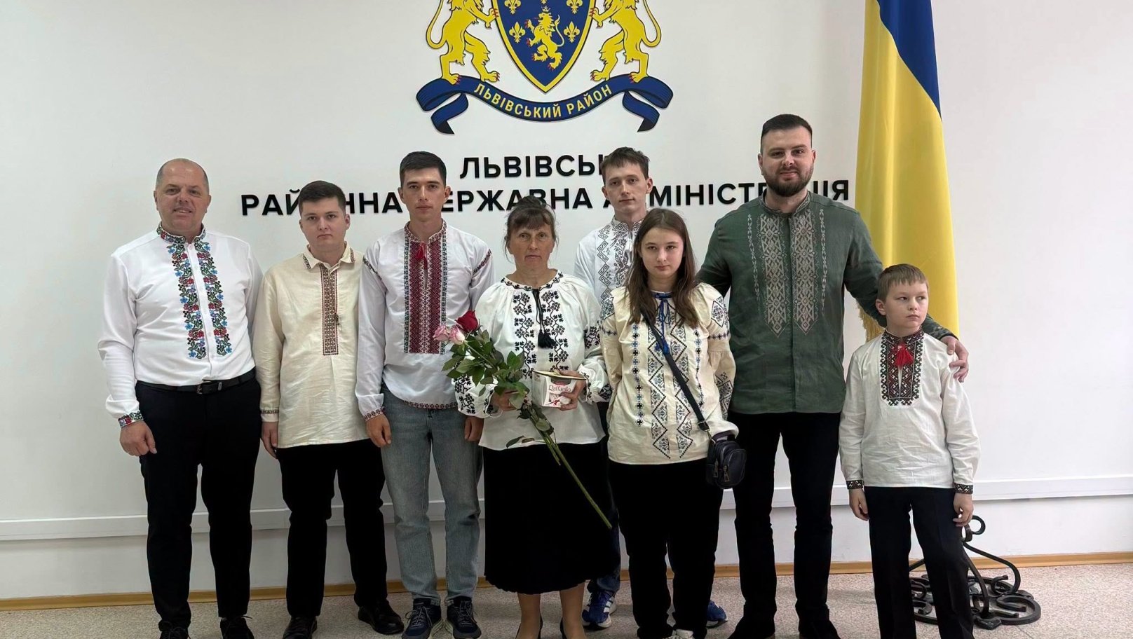Виховують по 5 та 6 дітей: на Львівщині масово нагородили …