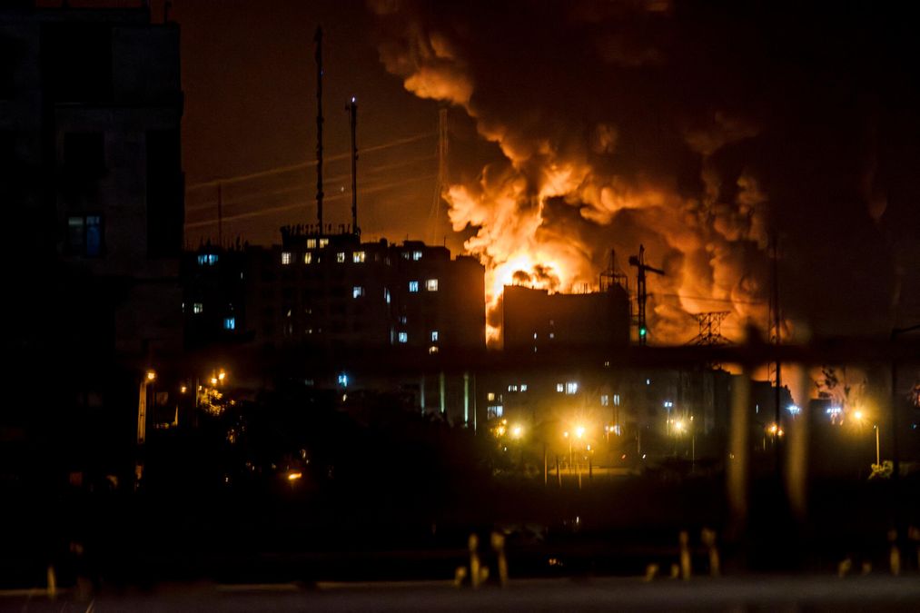 Горять майже всі резервуари: СБУ вдарила по нафтоперекачувальній станції біля …