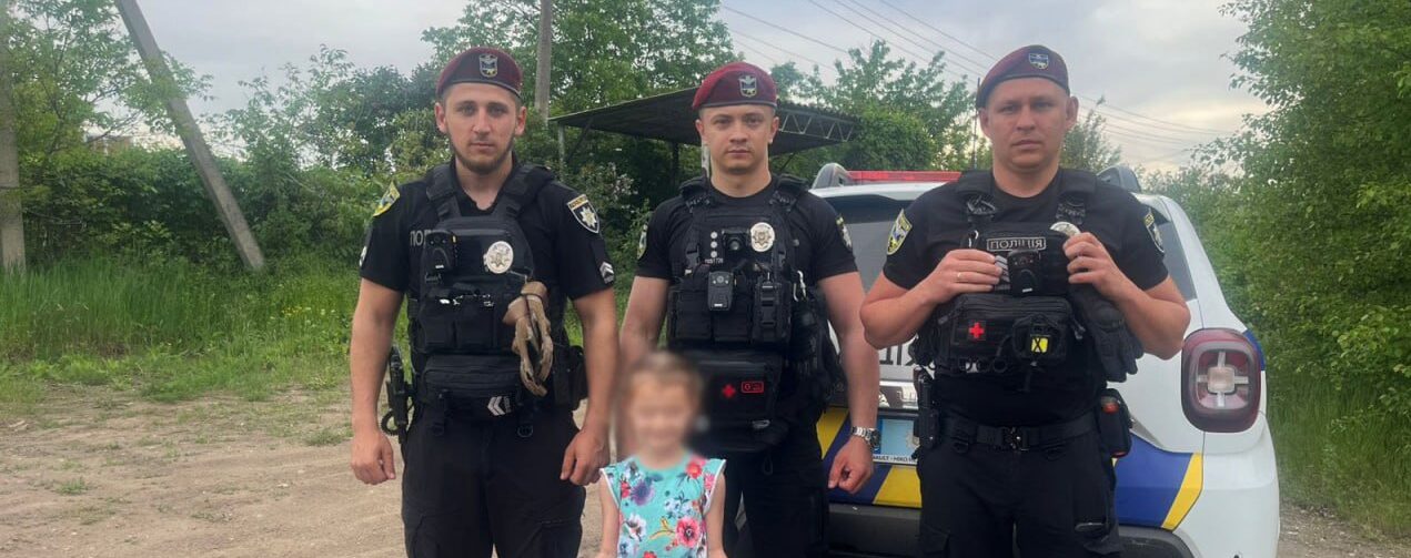 Гралася в схованки й заблукала: запорізькі правоохоронці знайшли п’ятирічну дитину, …