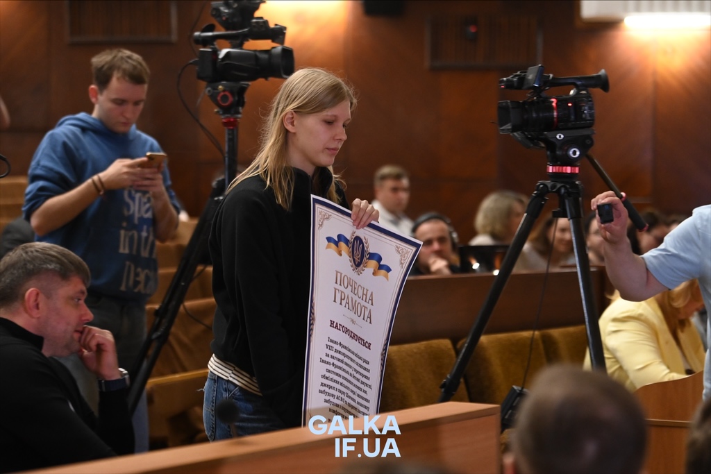 Громада подякувала Марцінківу за забудову та подарувала депутатам будівельне сміття