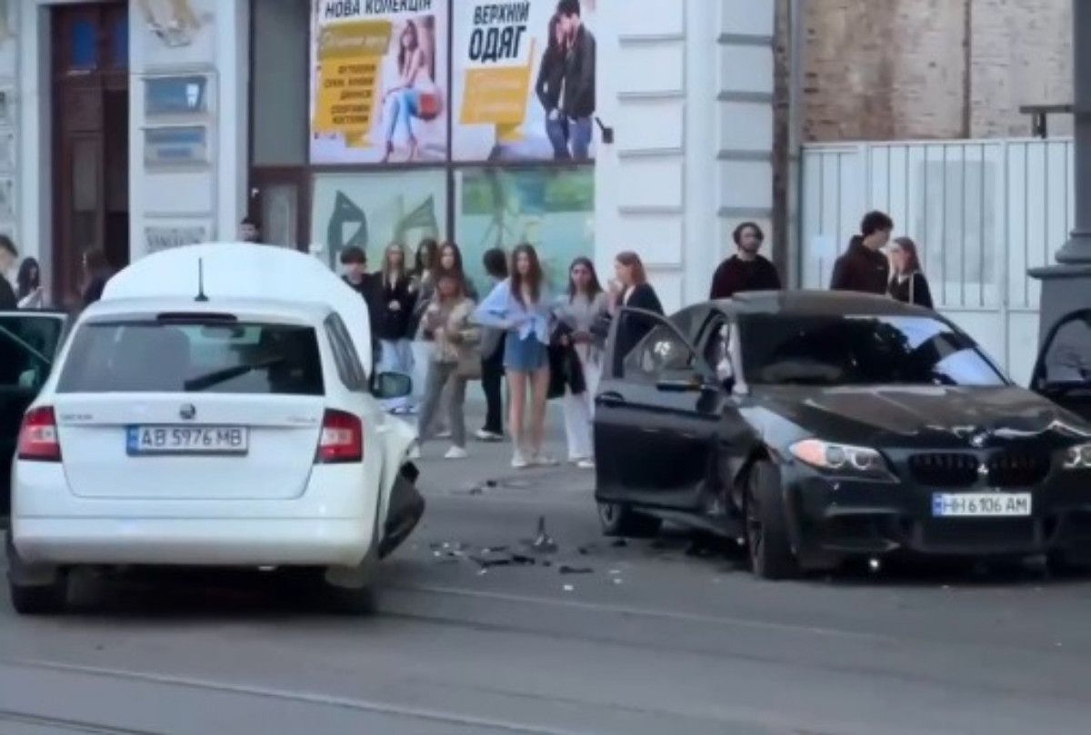 Гучна аварія за участю BMW у центрі Вінниці потрапила на …