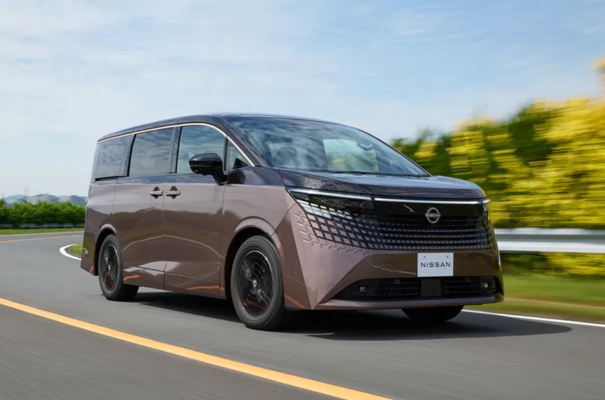 Гібридний мінівен Nissan Elgrand похизувався силовою установкою