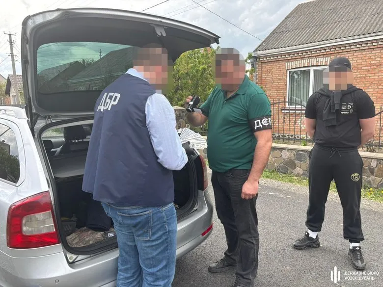 ДБР викрило масштабну схему дезертирства у чотирьох областях