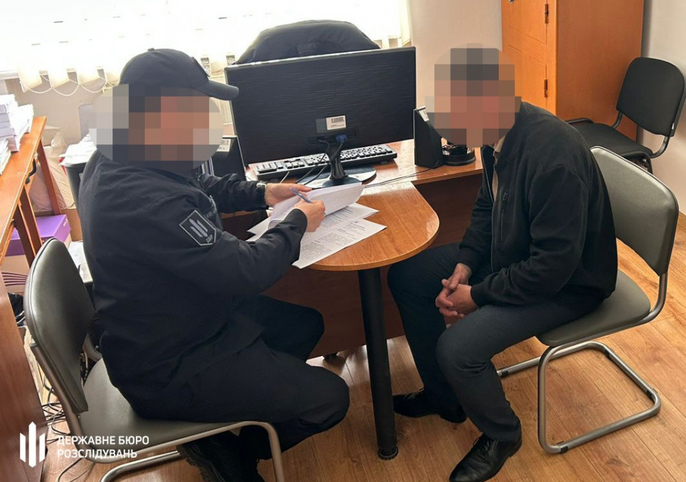 ДБР заарештувало заступника начальника поліції з Надвірнянщини через вимагання 5 …