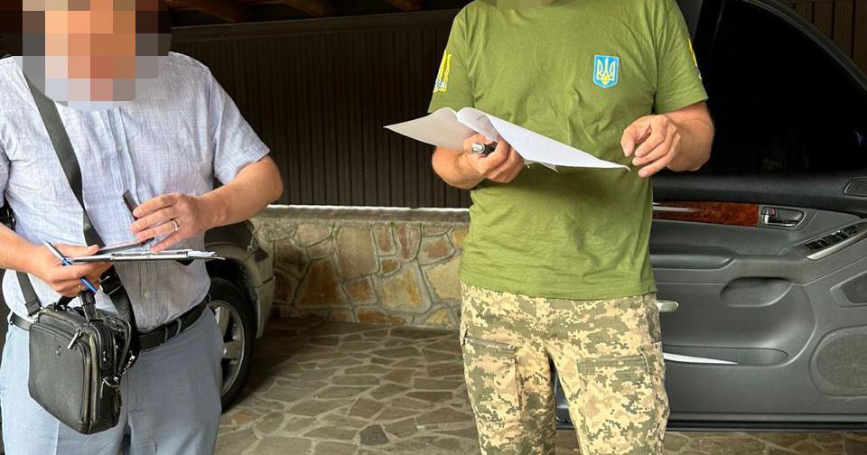 ДБР оголосило підозру ексміністру інфраструктури Омеляну за «ухилення від служби» …