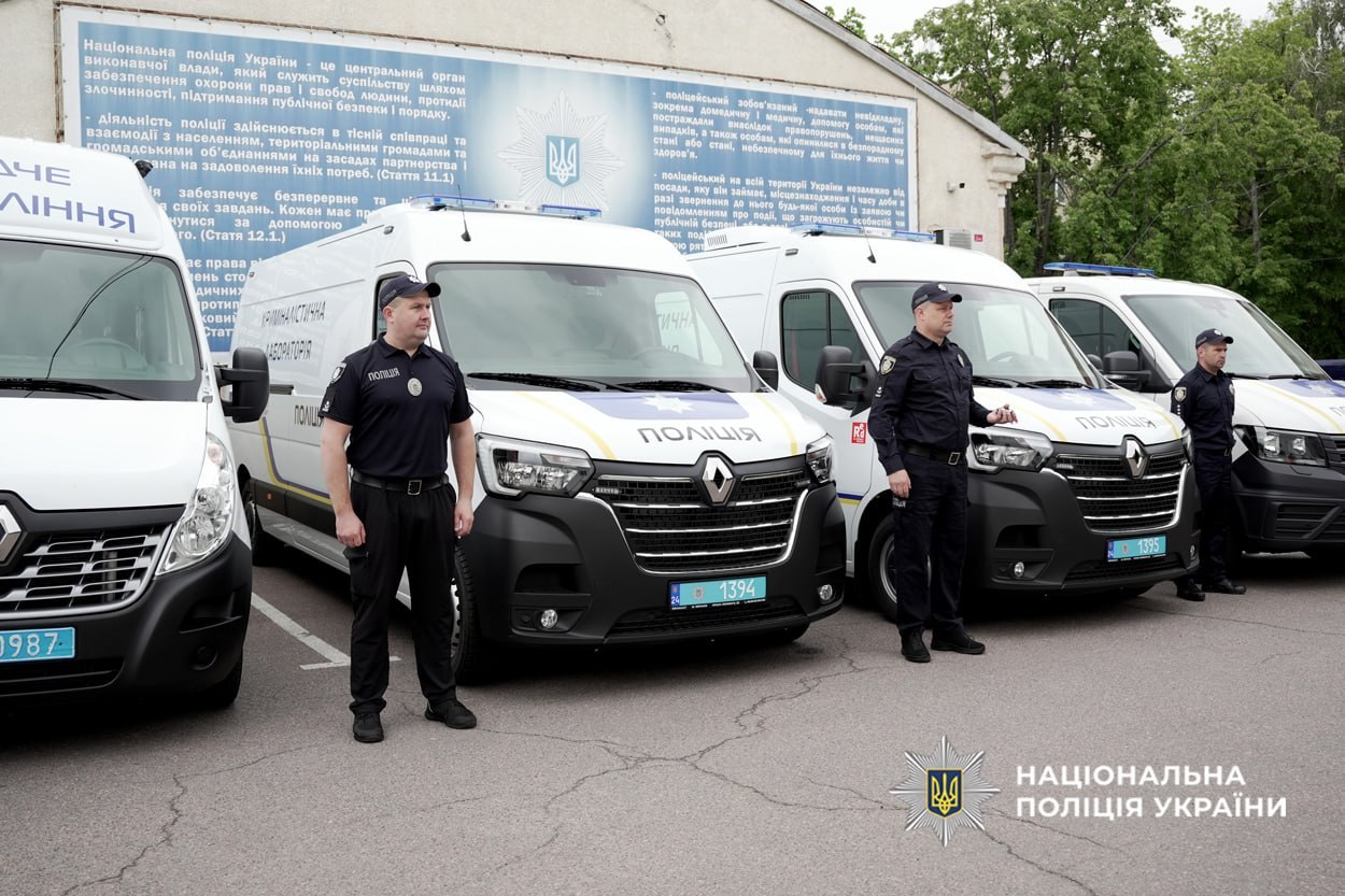 ДНК‐лабораторії на колесах: черкаські поліцейські отримали спецтранспорт для роботи на …