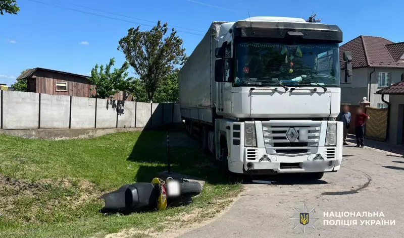 ДТП на Буковині: неповнолітній мотоцикліст врізався у вантажівку