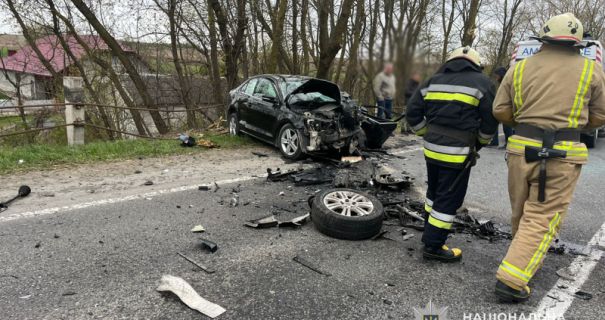 Зіткнення трьох авто на Тернопільщині: загинула жінка, п'ятеро людей травмовані