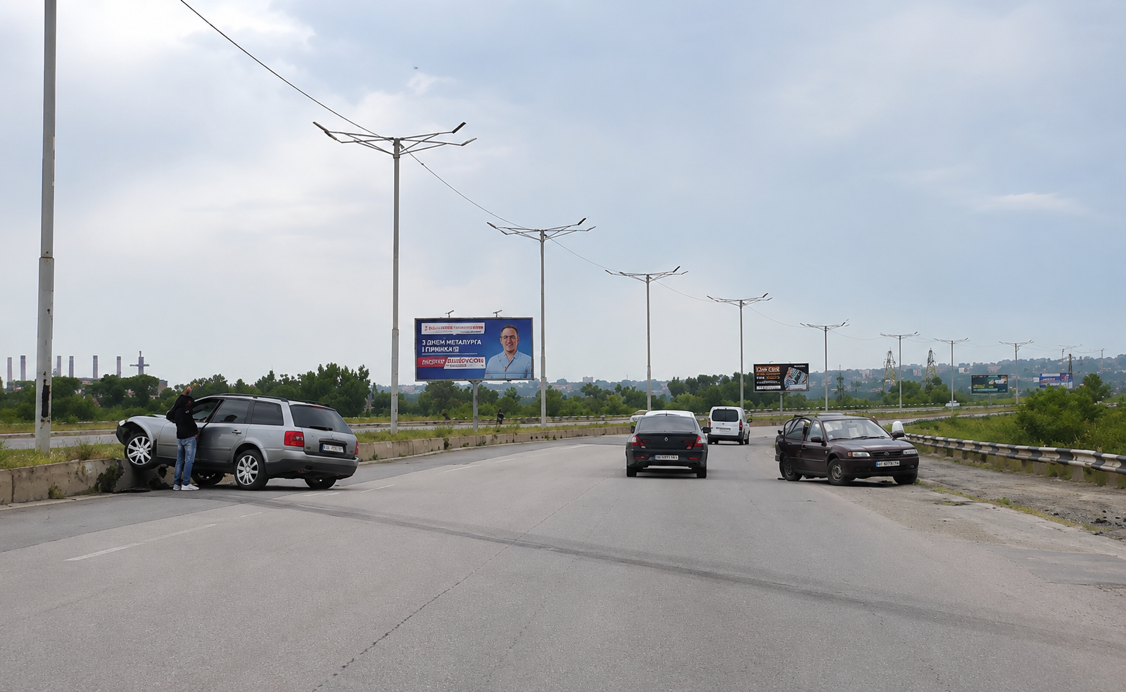 Знову ДТП на мосту у Кам’янському: автівка вилетіла на відбійник