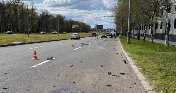 Потрощена автівка та двоє в лікарні: у Харкові водій не …