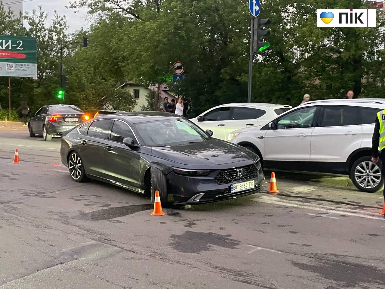 ДТП трапилася в Івано-Франківську: виникли значні затори (ФОТО)