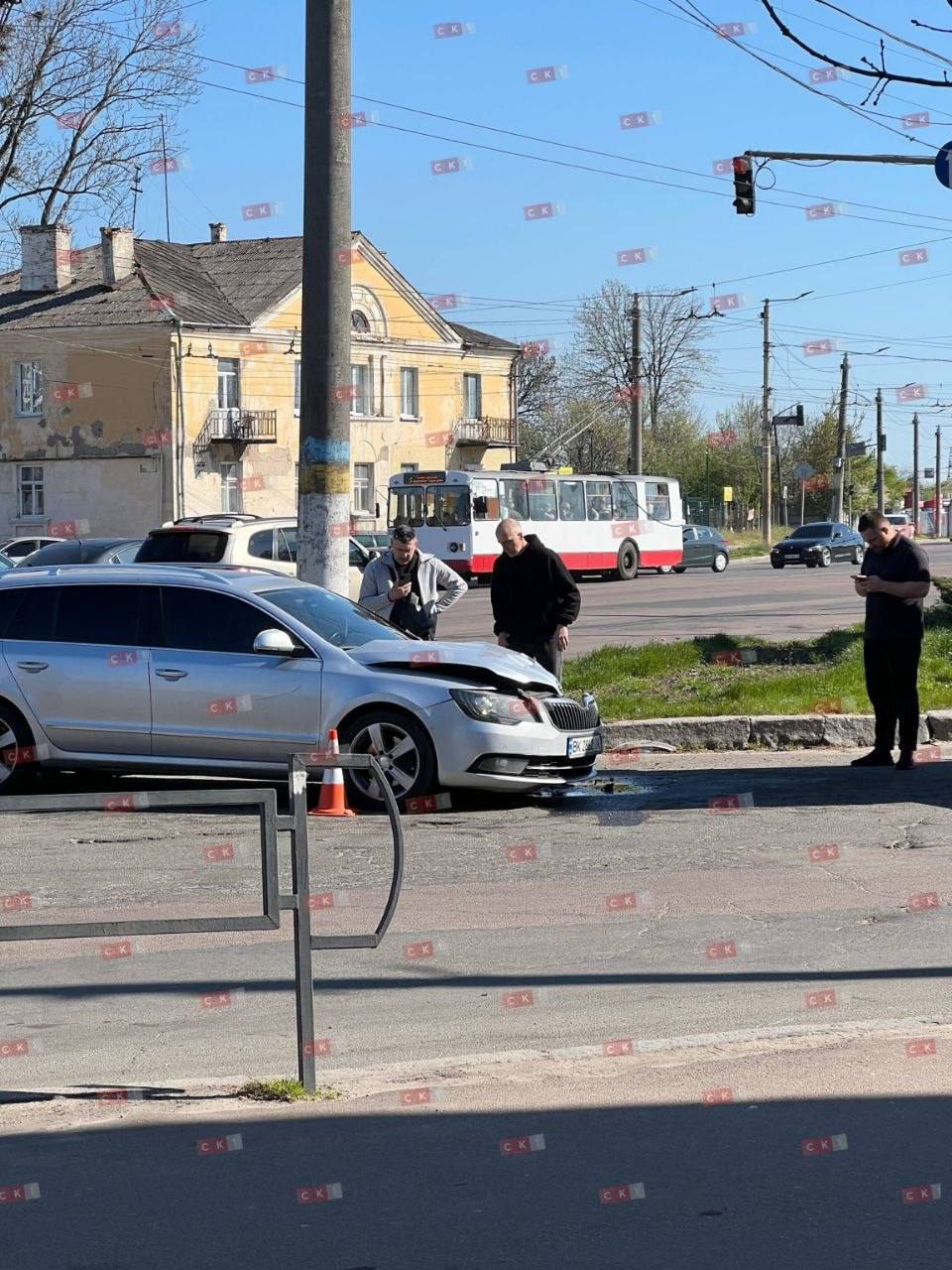 ДТП у Житомирі на Київській: біля автовокзалу ускладнено рух. ФОТО