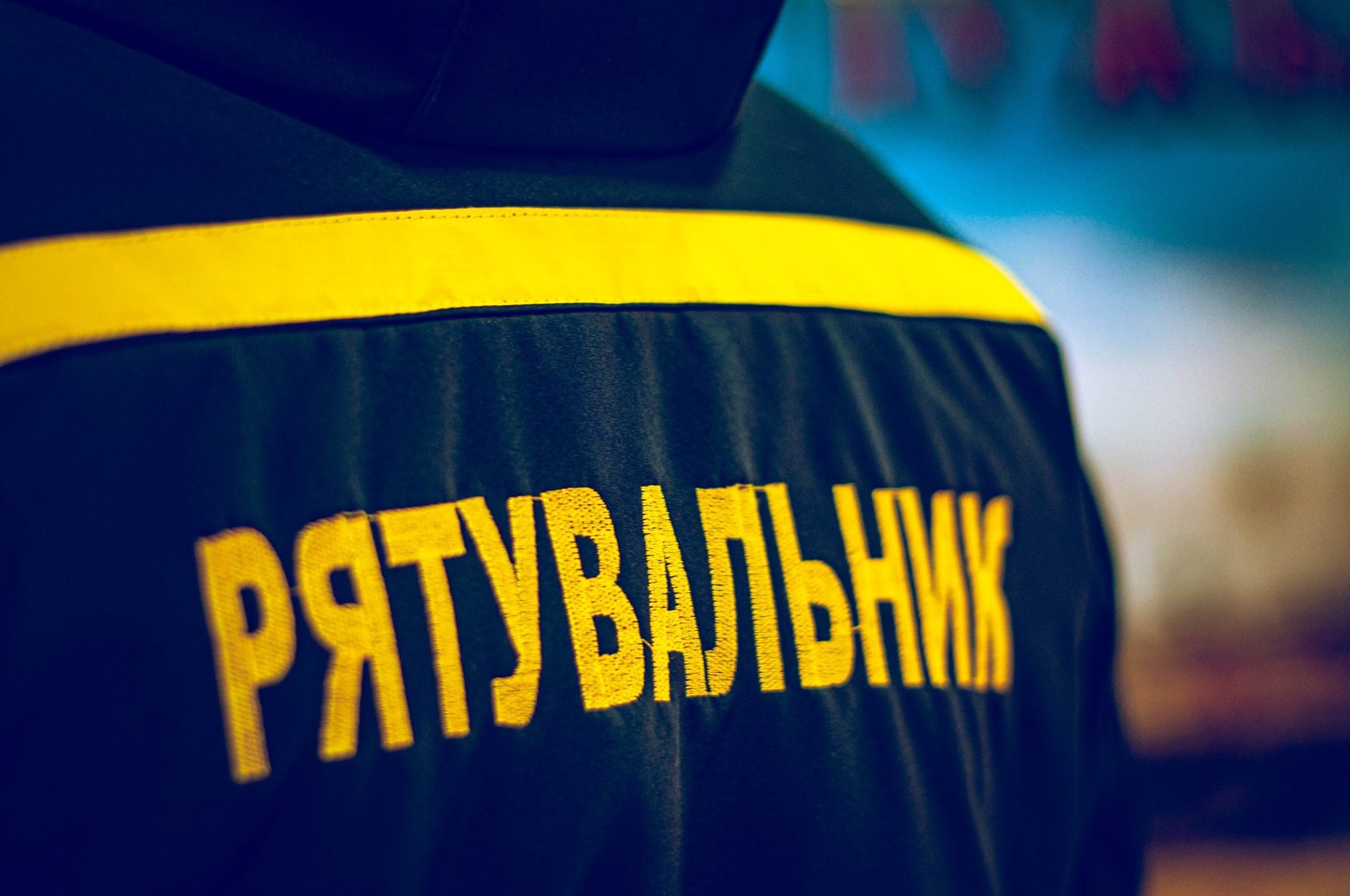 ДТП у Сумському районі: автомобіль врізався у дерево, водія визволяли …