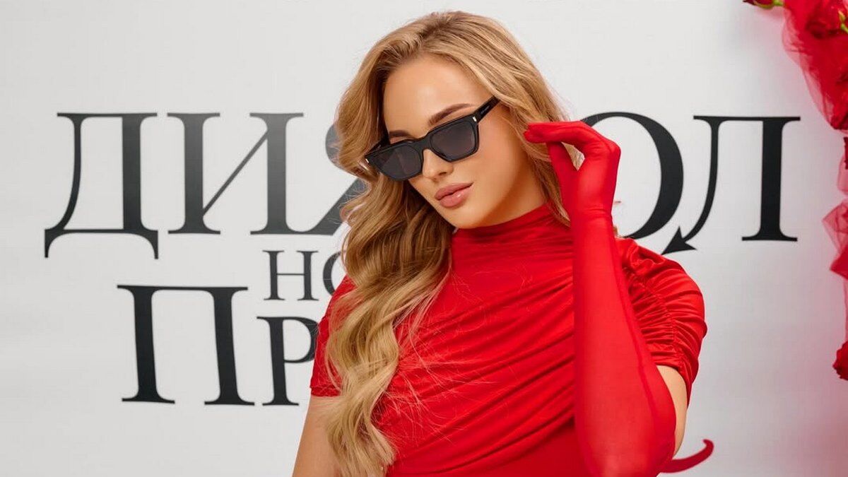 На запрошення Vogue: Білодід у образі «леді в червоному» підкорила …