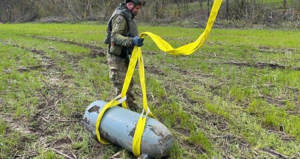 На Кіровоградщині знищили дві бойові частини ракети загальною вагою 800 …