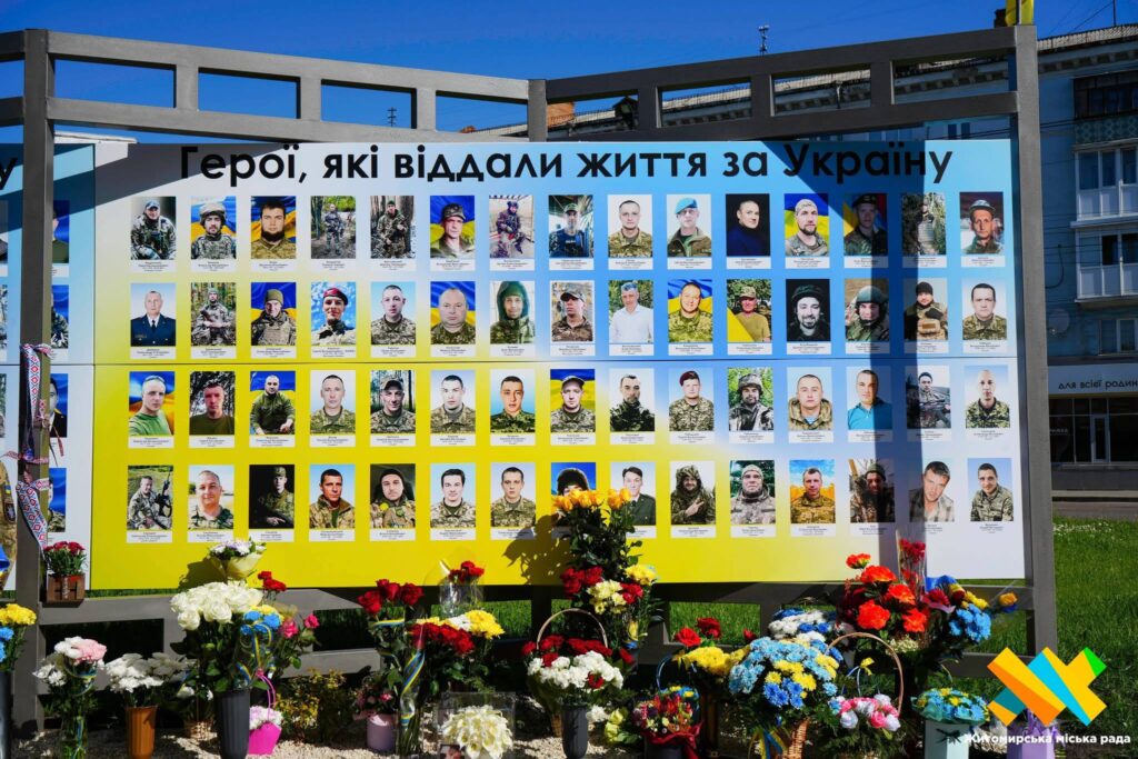 День Героїв у Житомирі: на Алеї освятили 15-й стенд із …