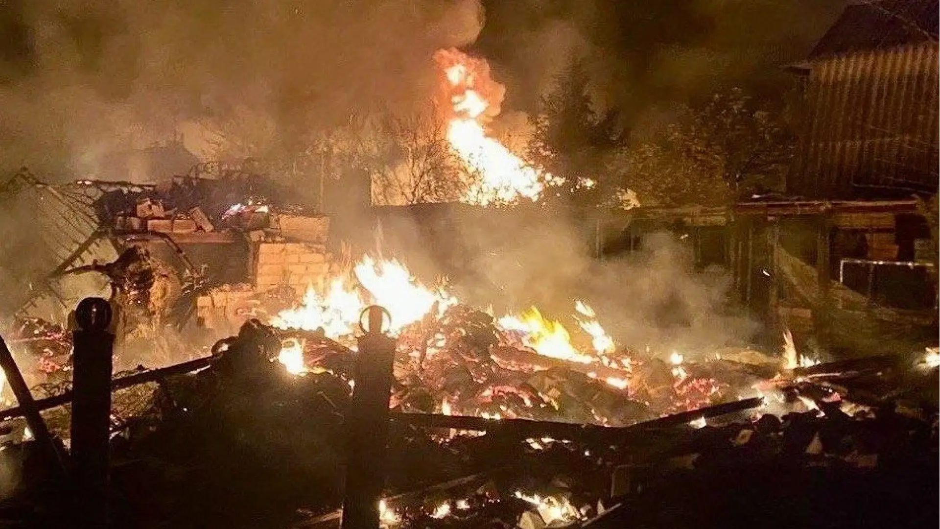 Доба під обстрілами: росіяни масово атакували Дніпропетровщину — багато жертв …